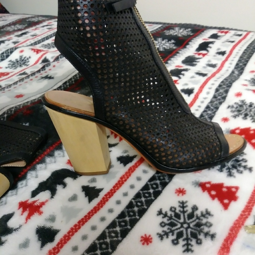Heels - Picture 4 of 5